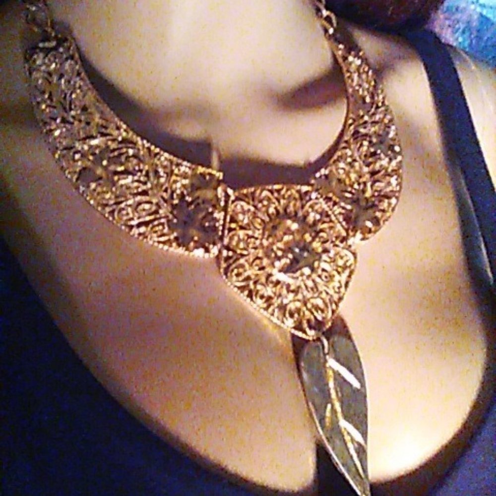 Necklace Barrera For Avon Signed Choker Gold-tone With Added Leaf Vintage